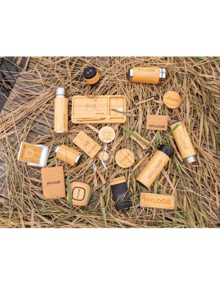 Altavoz y cargador inalámbrico bambú