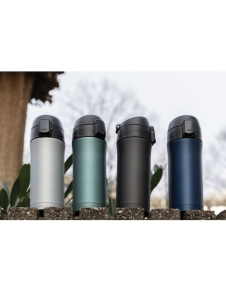 Taza metálica al vacío con cierre fácil