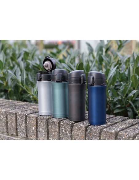 Taza metálica al vacío con cierre fácil