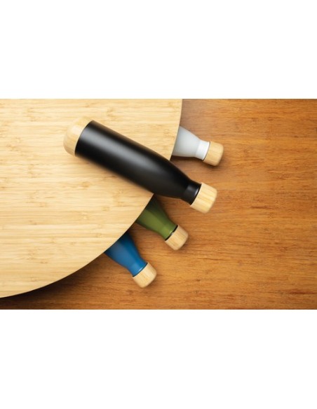 Botella acero inoxidable al vacío con tapa y fondo de bambú