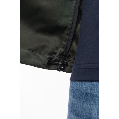 Chaqueta ecorresponsable con capucha...