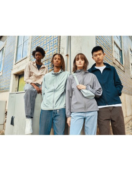 Chaqueta ligera Iqoniq Logan de poliéster reciclado